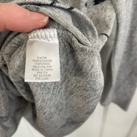 Absolutely Famous Med Gray Blue Hummingbird Print Thin Sweater Grandmacore - Picture 4 of 8